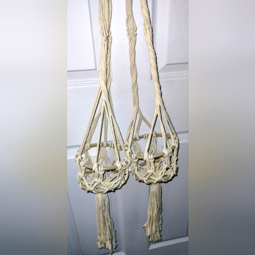 New Set of 2 Macrame Hanging Potted Plant Holders 4.7in round 45in long.